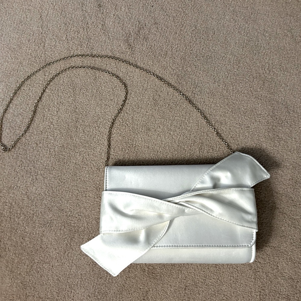 Lulu’s White Bridal Purse